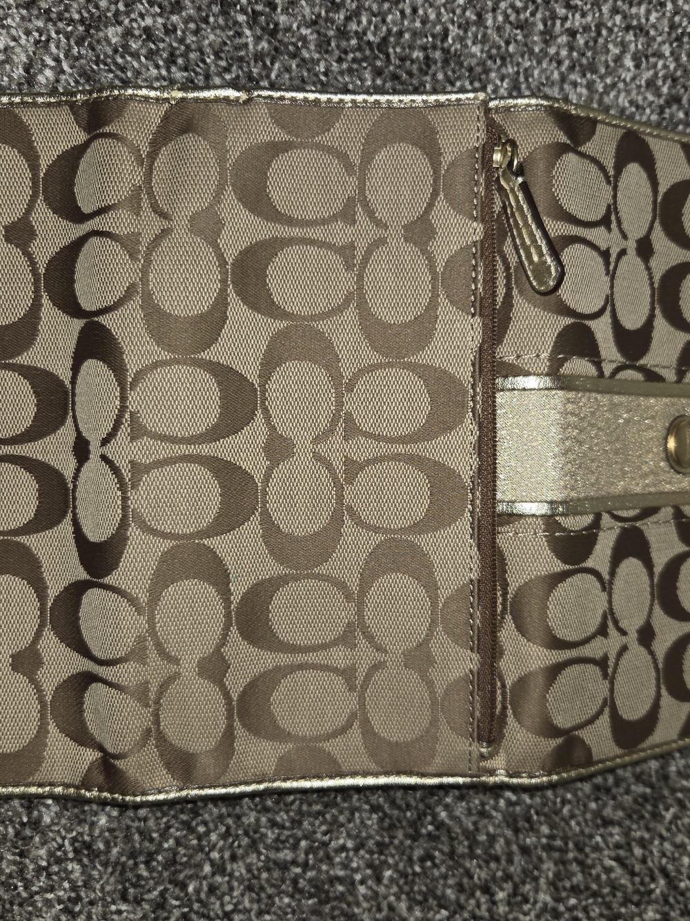 Coach Signature Wallet - Picture 6 of 6